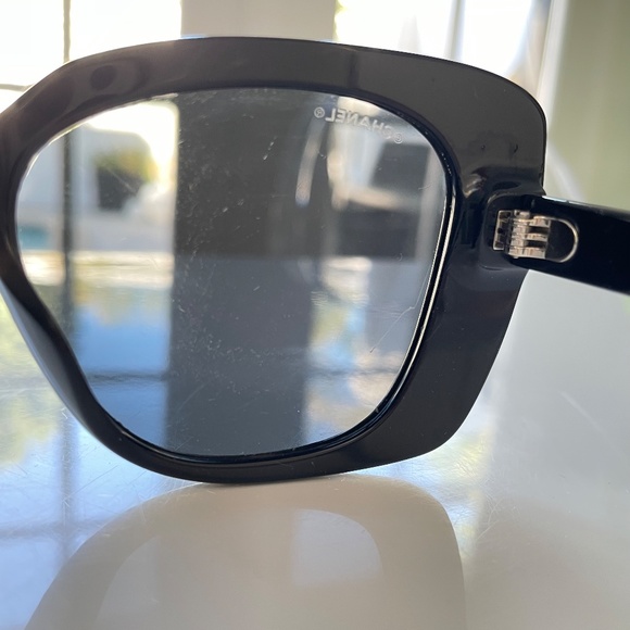 CHANEL authentic 5422 sunglasses retail paid over $600